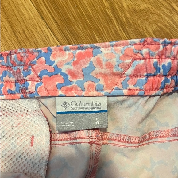 Columbia Women's Athletic Shorts - Pink and Blue Pattern has pockets large - Picture 2 of 5